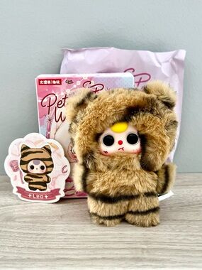 Baby Three Petit Cat Wardrobe V2 Vinyl Plush Pendant - Leo